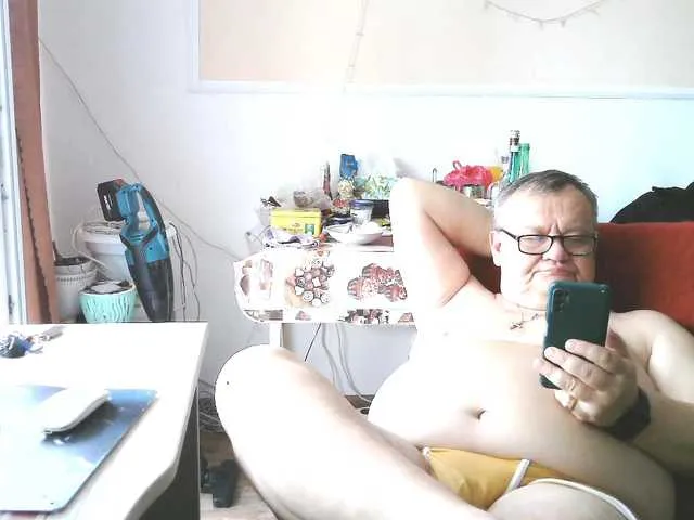 Live sex webcam photo for leo2008842 #293337216