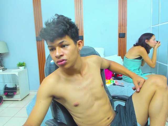 Live sex webcam photo for leslieanddrako #291154645