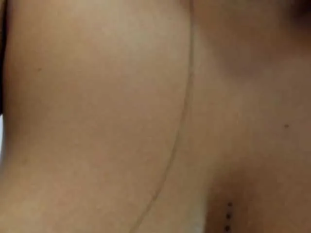 Live sex webcam photo for lesly-andika #274178803