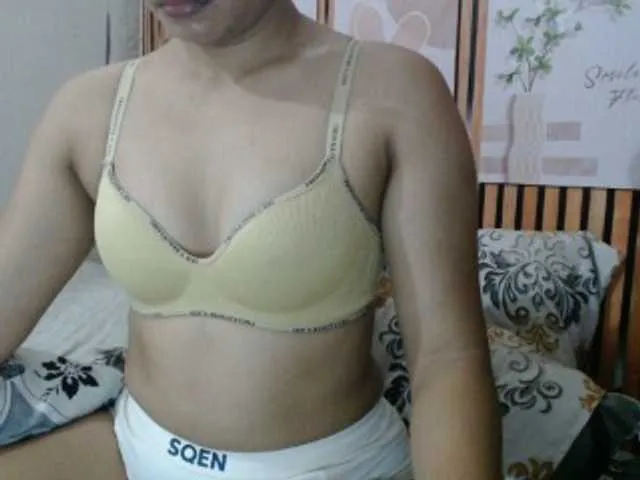 Live sex webcam photo for lexianna818 #294079494