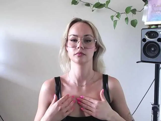 Live sex webcam photo for lexieSpicy #291070037