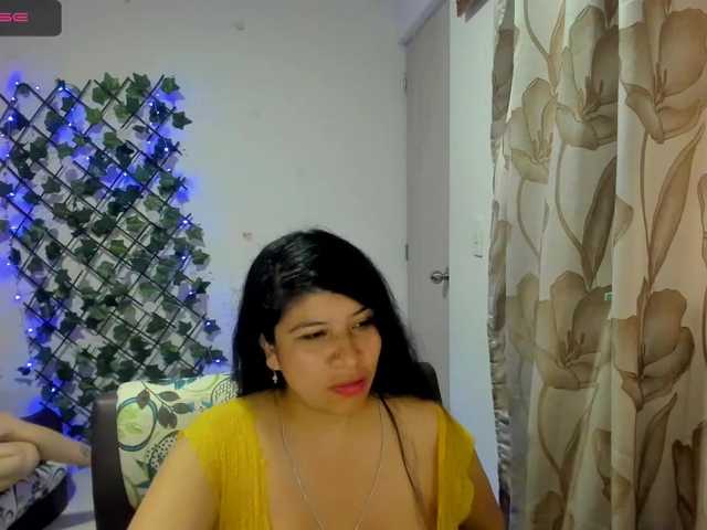 Live sex webcam photo for leyla-alexa1 #272779572