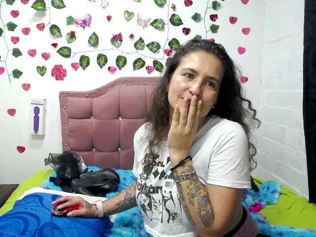 Live sex webcam photo for leyla-hot #290373043