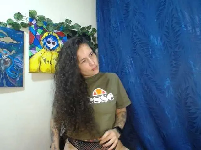 Live sex webcam photo for leyla-hot #294189057
