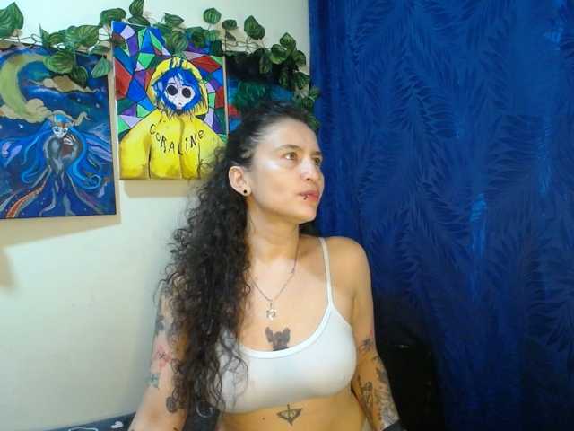 Live sex webcam photo for leyla-hot #294270067