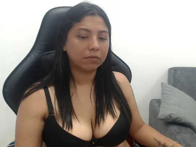 Live sex webcam photo for leyla9 #293869708