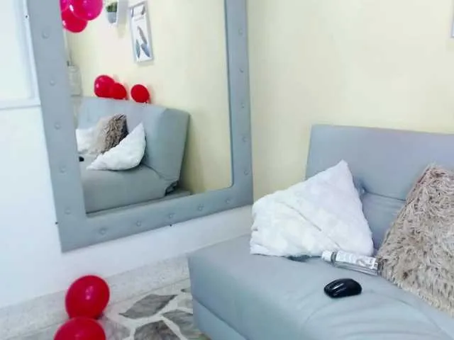 Live sex webcam photo for leylaroos #272419897