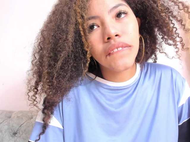 Live sex webcam photo for lia-laurent #276118492