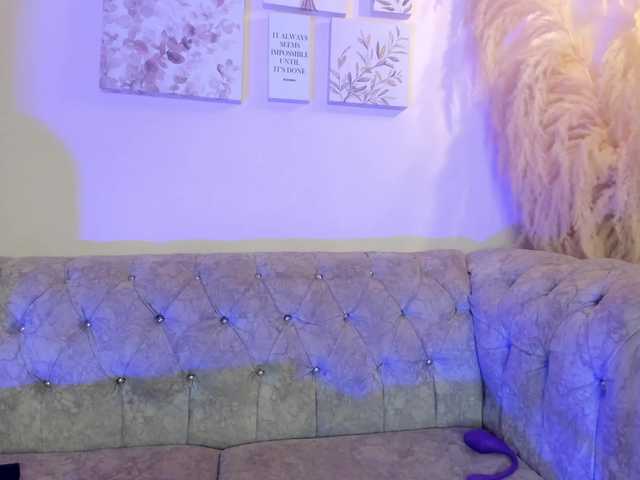 Live sex webcam photo for lia-laurent #276215227