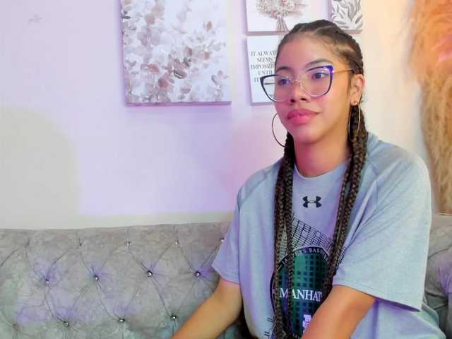 Live sex webcam photo for lia-laurent #276315449