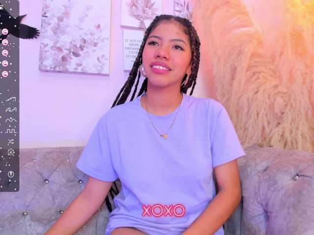 Live sex webcam photo for lia-laurent #276664167