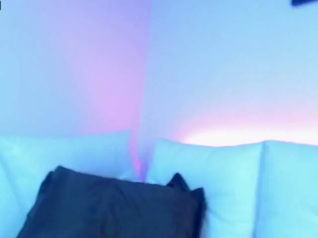 Live sex webcam photo for liasharlote #272775227