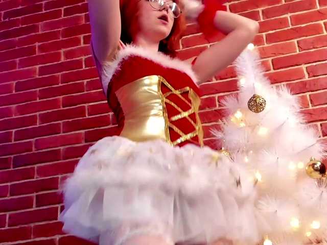 Live sex webcam photo for lickable-caro #271686408