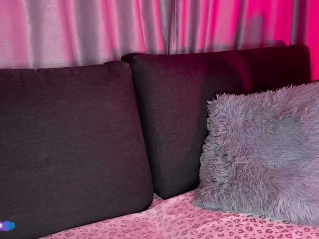 Live sex webcam photo for lil-Candy #272586761