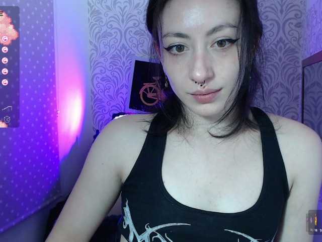 Live sex webcam photo for lili-hott63 #290146959