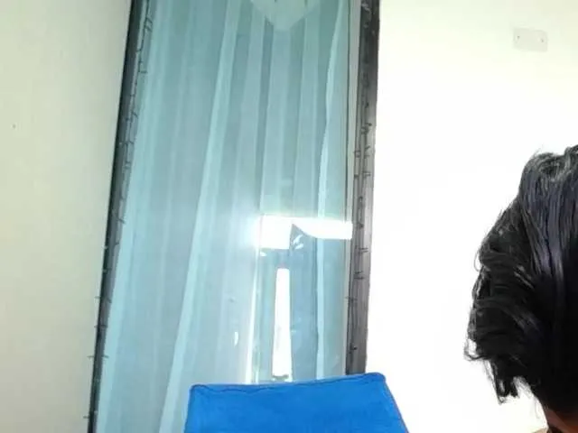 Live sex webcam photo for liliann23 #275553916
