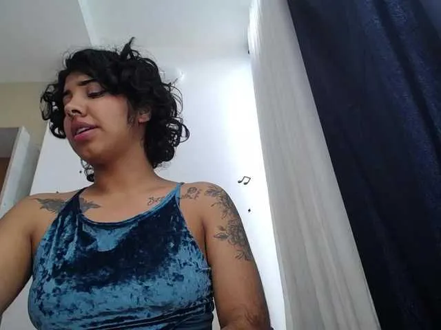 Live sex webcam photo for liliann23 #276392921