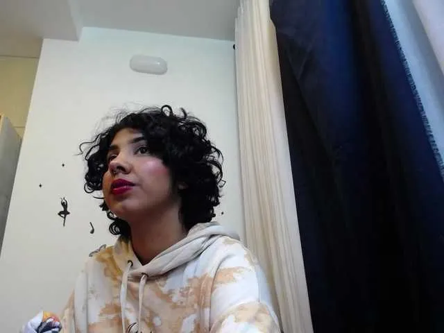 Live sex webcam photo for liliann23 #276458613