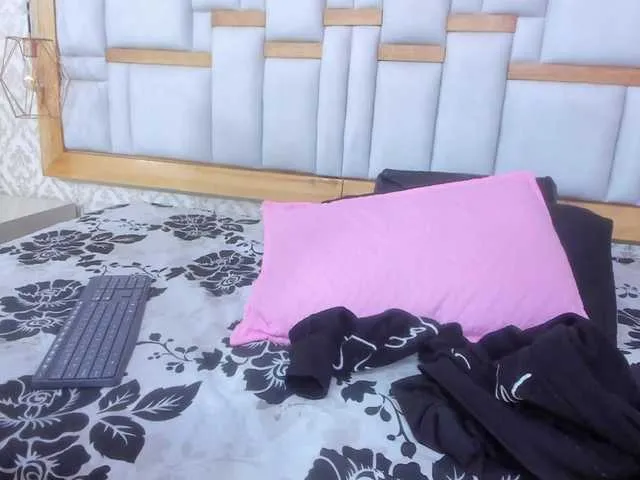Live sex webcam photo for lilibeth-0 #277461781