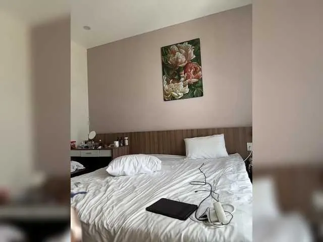 Live sex webcam photo for lilitgame #292047544