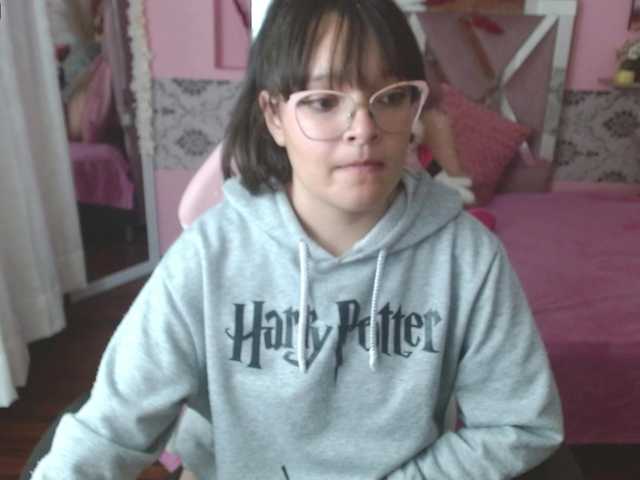 Live sex webcam photo for lilith-tay #275686472