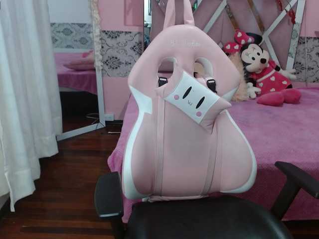 Live sex webcam photo for lilith-tay #275854050