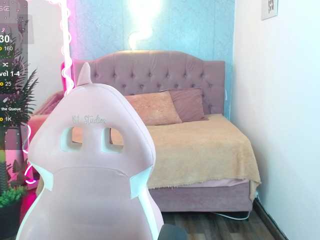 Live sex webcam photo for lilith-tay #278097624