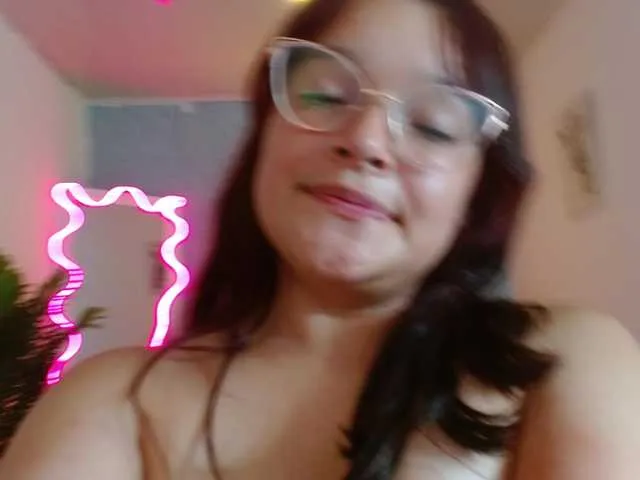 Live sex webcam photo for lilith-tay #286548036