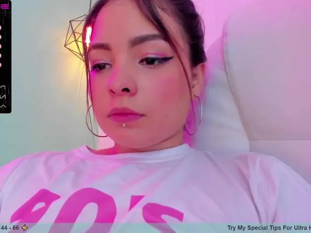 Live sex webcam photo for lilith-white #272971195