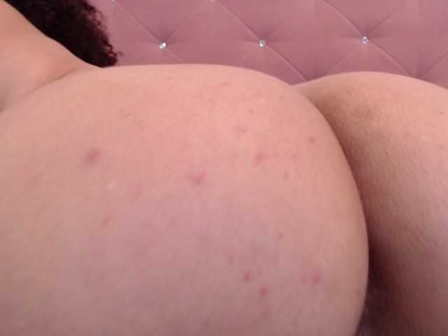 Live sex webcam photo for lillyhot-1 #272215996