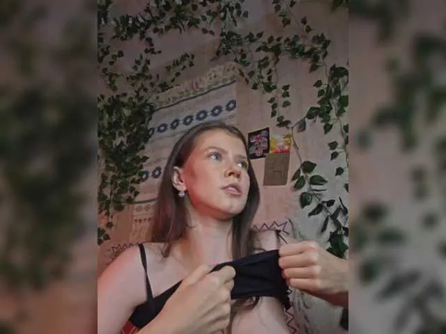 Live sex webcam photo for lilolumofficially #290603240