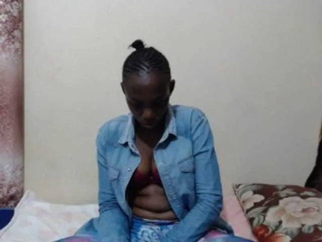 Live sex webcam photo for lilqueen1 #290952656