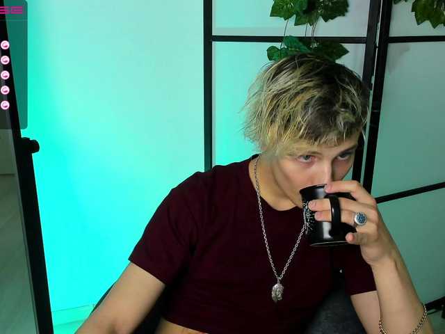 Live sex webcam photo for lilteddyboy #275569033