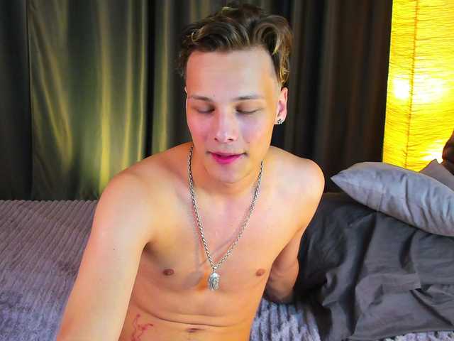 Live sex webcam photo for lilteddyboy #275683213