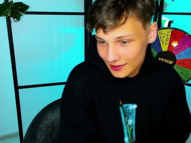 Live sex webcam photo for lilteddyboy #275700996