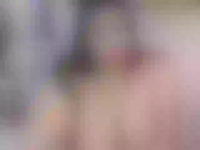 Live sex webcam photo for lily-hot18 #271902459