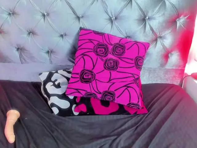 Live sex webcam photo for lily-jones #274339381