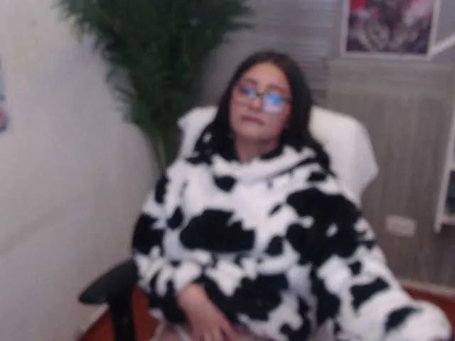 Live sex webcam photo for lily-xxx08 #277286172