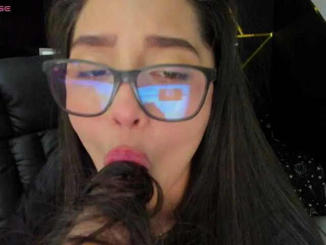 Live sex webcam photo for lily-xxx08 #277642791