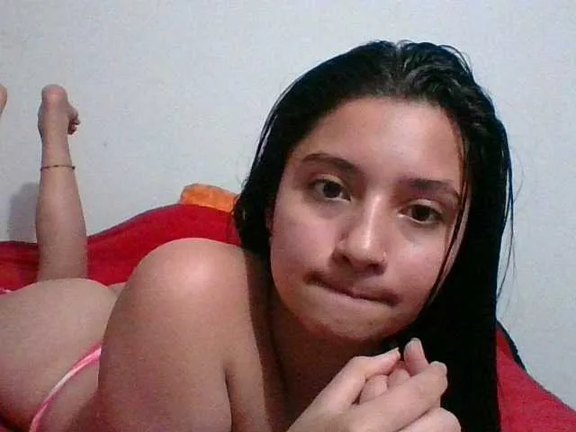Live sex webcam photo for lily-xxx08 #277864359