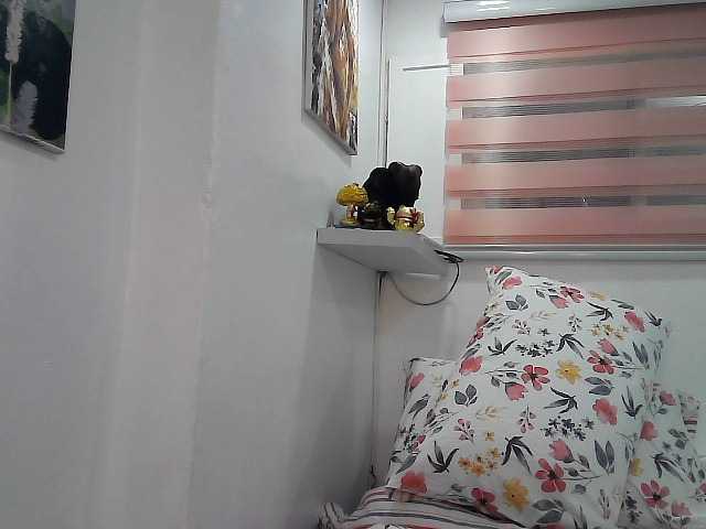 Live sex webcam photo for lilymaepinay #275674890