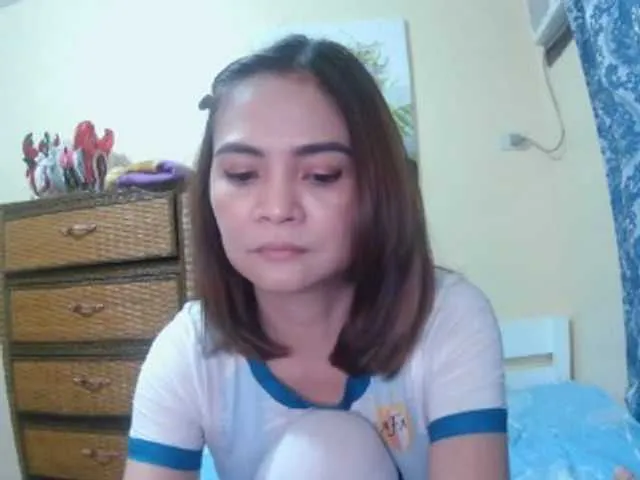 Live sex webcam photo for lilymaepinay #291722253