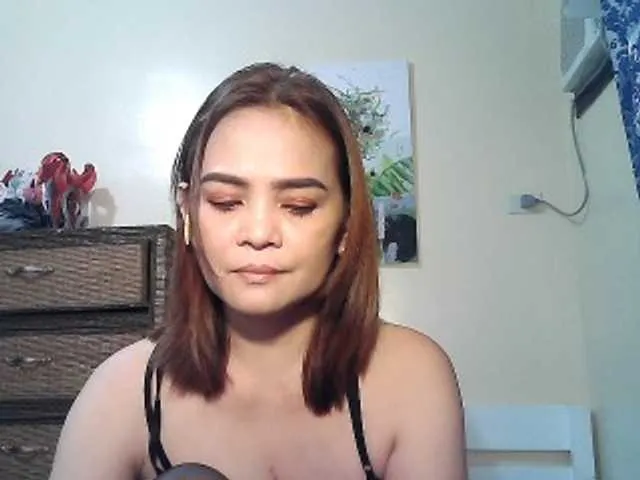 Live sex webcam photo for lilymaepinay #291887509