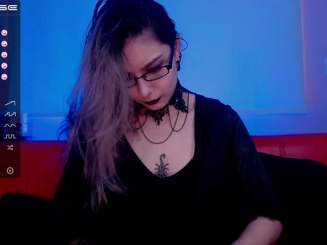 Live sex webcam photo for lilythmystic #271911204