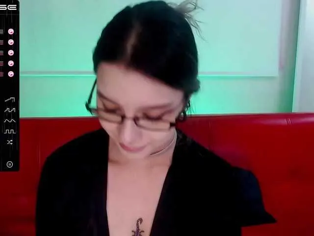 Live sex webcam photo for lilythmystic #272149343