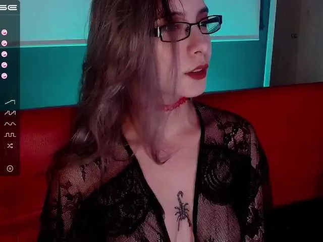 Live sex webcam photo for lilythmystic #272270545