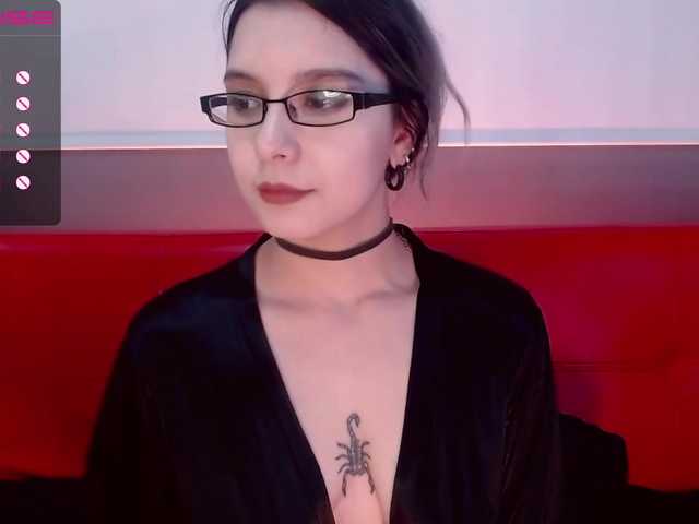 Live sex webcam photo for lilythmystic #272529609