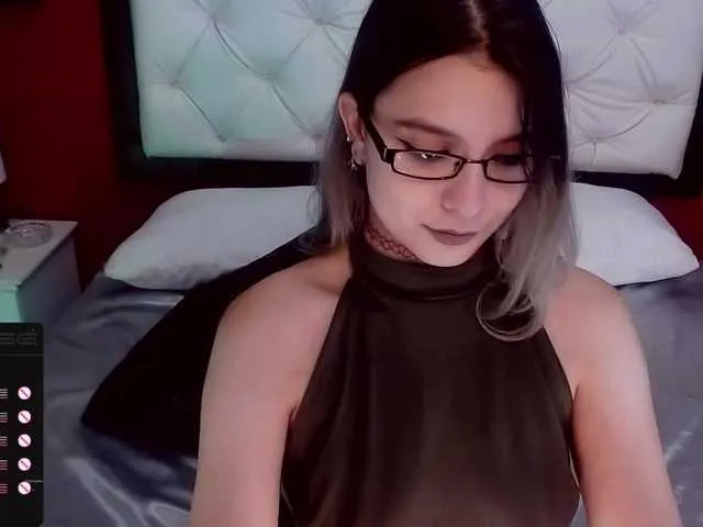 Live sex webcam photo for lilythmystic #273141669