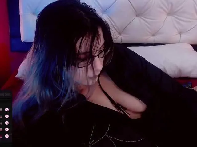 Live sex webcam photo for lilythmystic #273397533