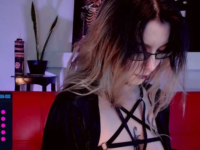 Live sex webcam photo for lilythmystic #273827352